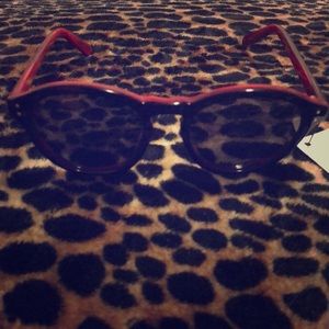 SAMPLE SALE!  Round black/red